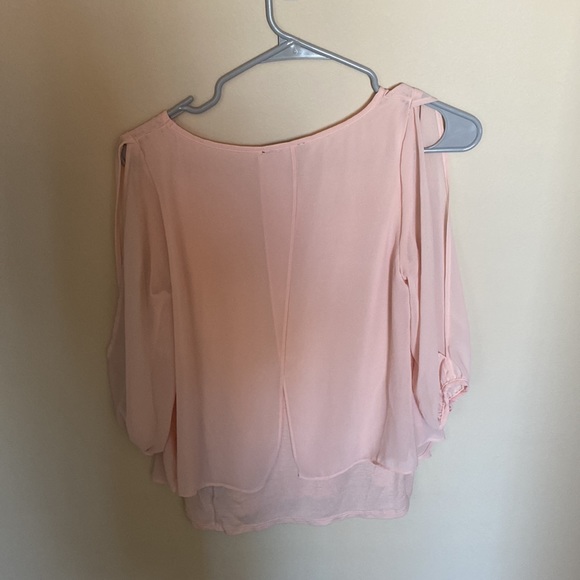 ❤️Cute Pink Blouse - Picture 2 of 7